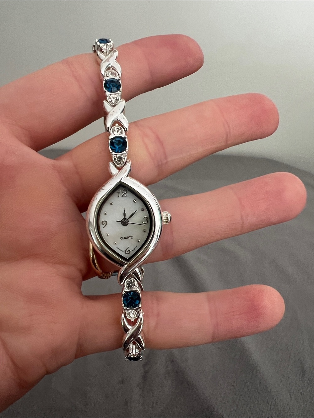 Avon Stainless Steel Women's Bracelet Watch with Blue Crystal Accents vintage - Picture 6 of 6